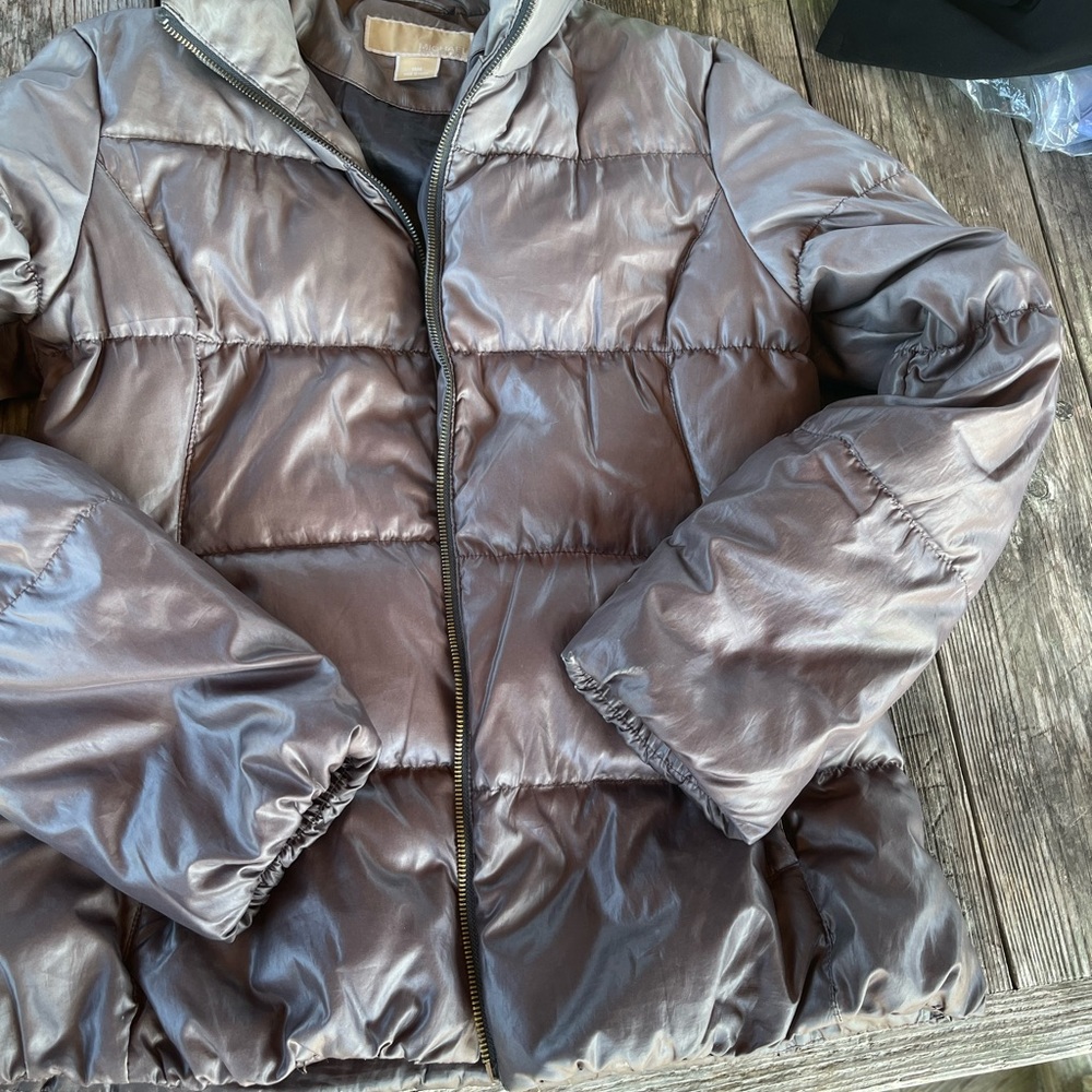 MICHAEL KORS GIRLS SKI PUFFY JACKET , muted greyish, zip front SIZE MED